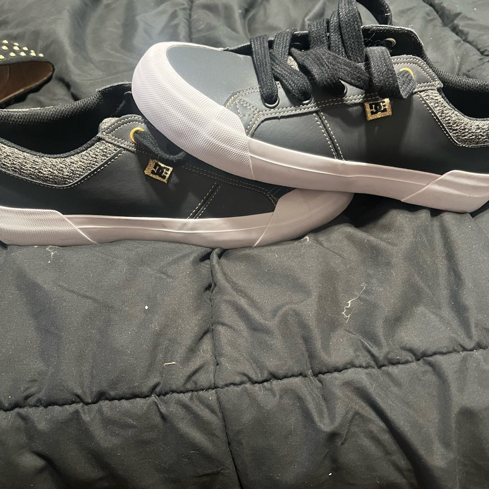 DC Women’s sneakers